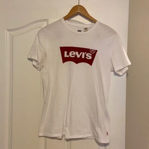 Levi’s White Tee